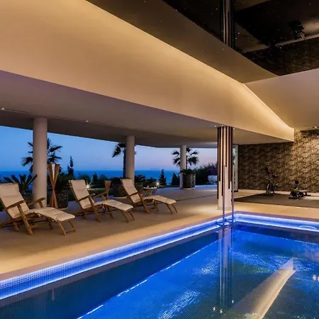 Con Piscina Infinita Y Vistas Al Mar Holiday home