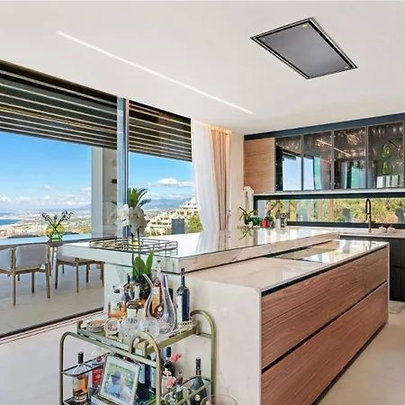 Con Piscina Infinita Y Vistas Al Mar Marbella