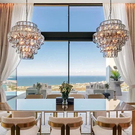 Con Piscina Infinita Y Vistas Al Mar Holiday home Marbella
