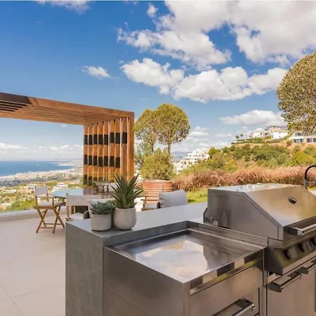 Con Piscina Infinita Y Vistas Al Mar Holiday home Marbella